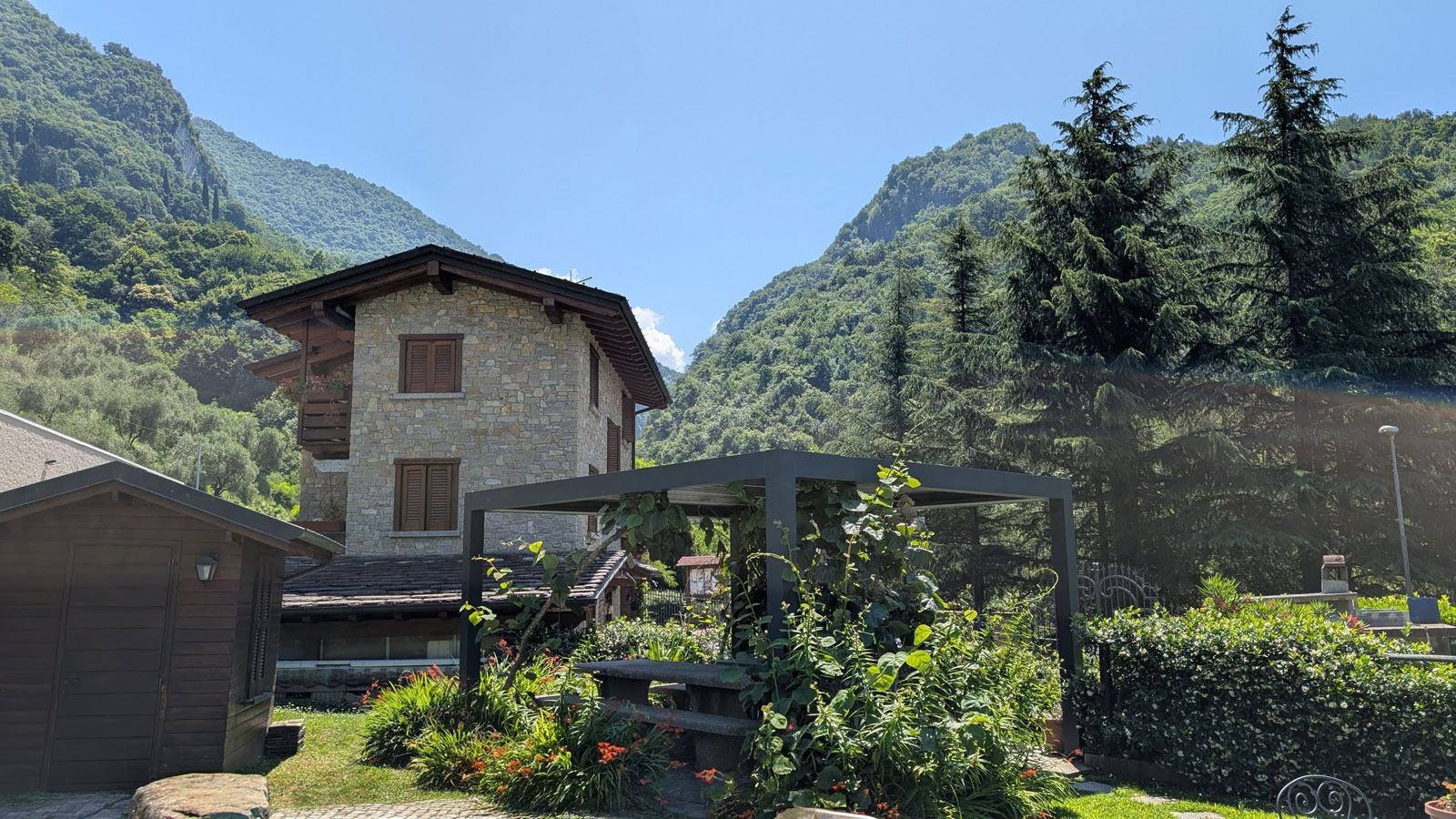 preview pergola bioclimatica in sostituzione di una struttura in legno